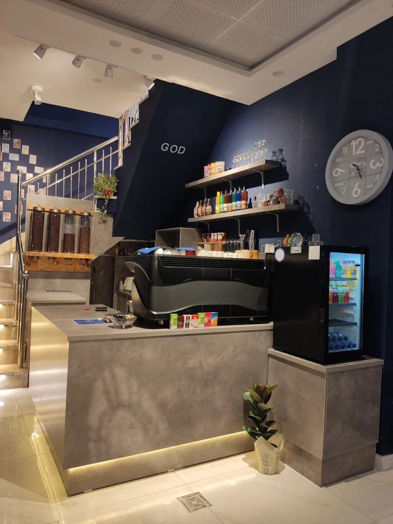 محیط کافه آریاک